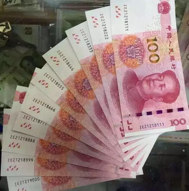 人民币中罕见豹子号,家里有一张就了不得!古董商用豪
