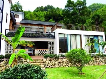 民宿是指利用乡村房屋(农民自用住宅和空闲房屋),结合当地人文,自然
