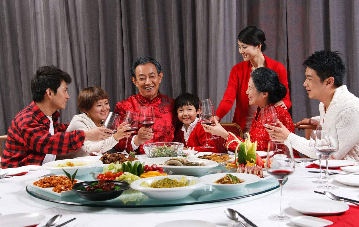 瑞狗迎春︱无酒不成席，新春佳节须美酒相伴