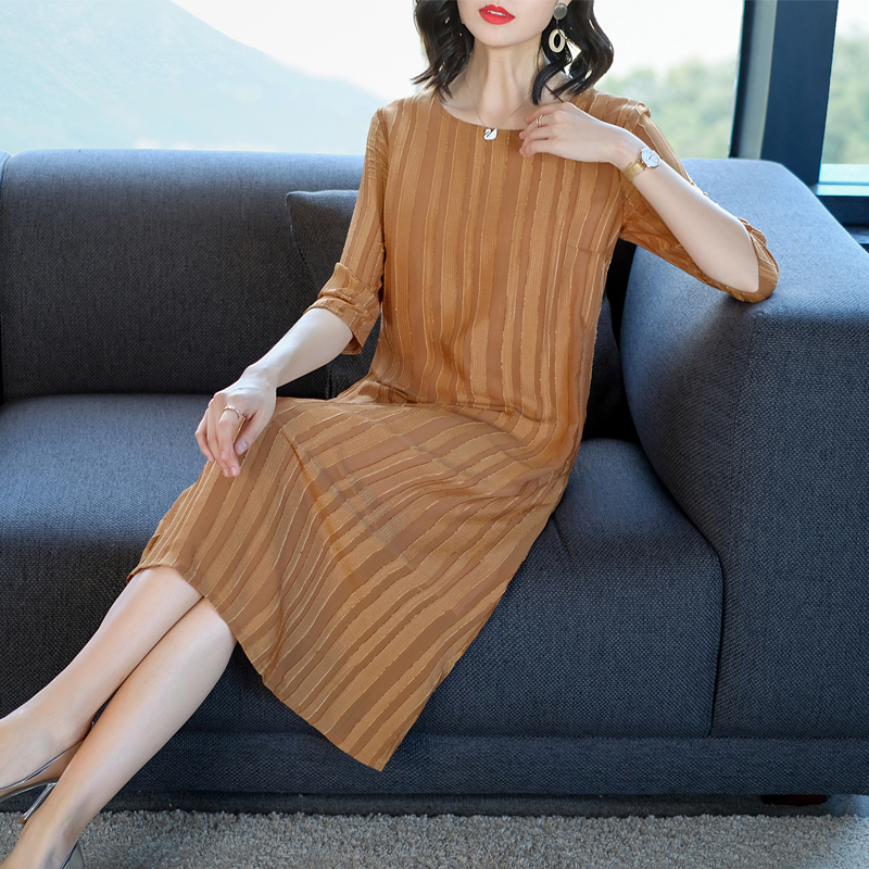 8月就立秋了,这么美的秋裙先准备几件,到时候