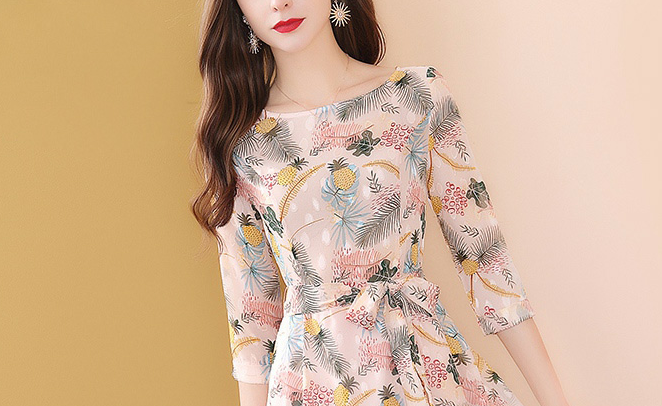 四月出游,推荐穿这雪纺春裙,不薄不厚,美得国