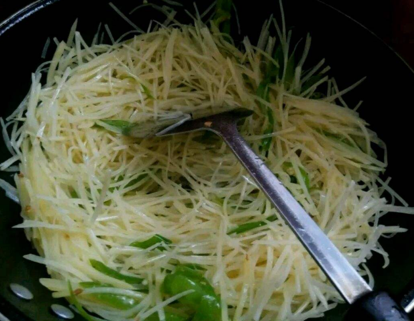 炒土豆丝的小窍门,清脆爽口,人人爱吃