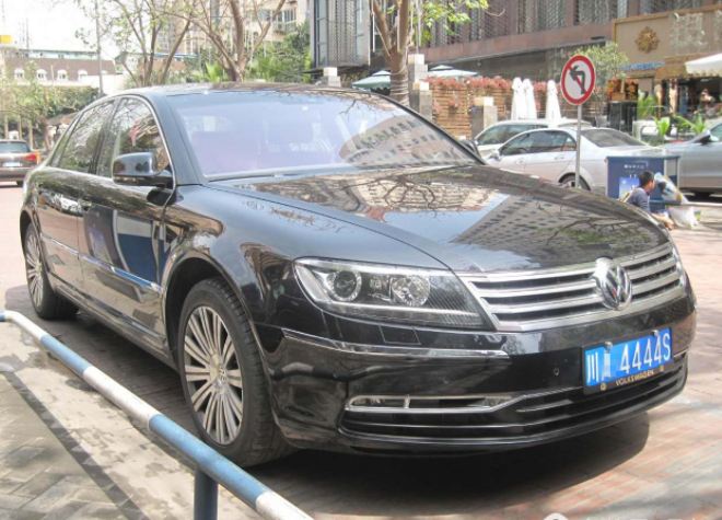 中国只有一辆的顶级辉腾,没有价格,不过车牌号