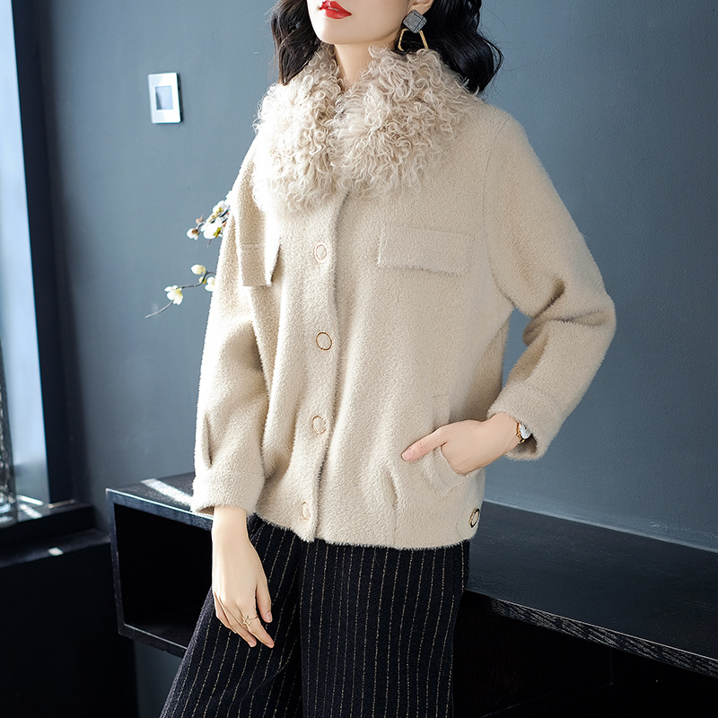 建议大家:年初出门见亲戚朋友,要穿这几款,高贵