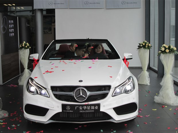 喜提新车,没开一公里发动机漏油?4S店:三包换