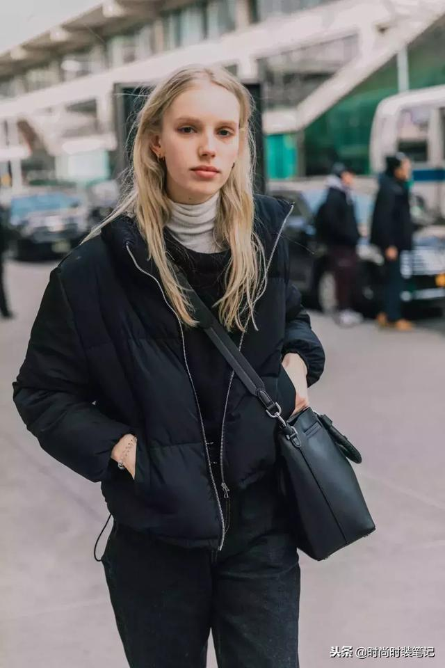 冬天穿羽绒服,这样穿才时髦,漂亮显年轻
