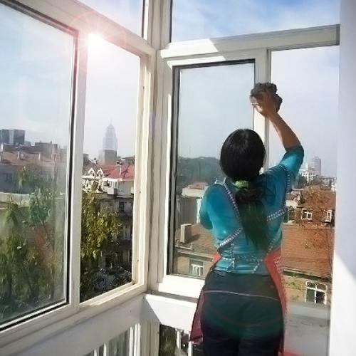 提醒:过年擦玻璃,用水洗很累,告诉你一办法,比镜