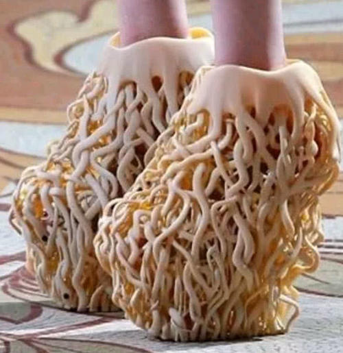 小白鞋已经过气了!今年都流行这样的:马蹄鞋，好看不贵，还舒适