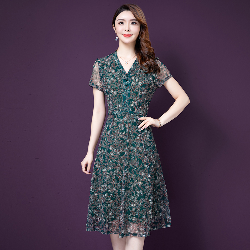 春夏连衣裙穿搭技巧,学会不一样的气质造型,性