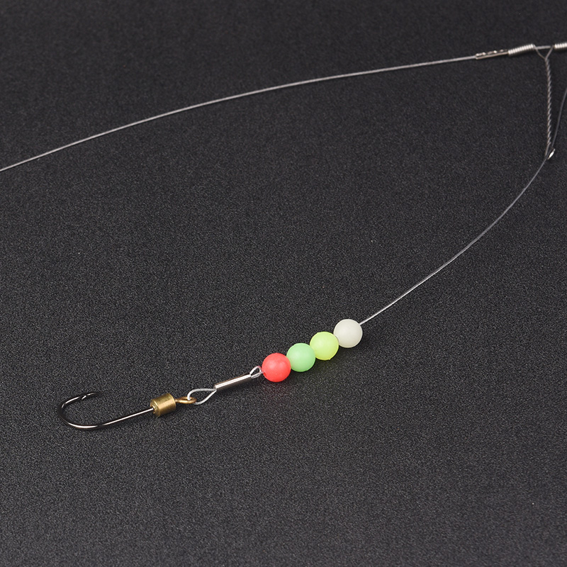 老钓友钓鱼技能:蚯蚓挂钩有技巧，钓竿线组要配好，包你满载而归