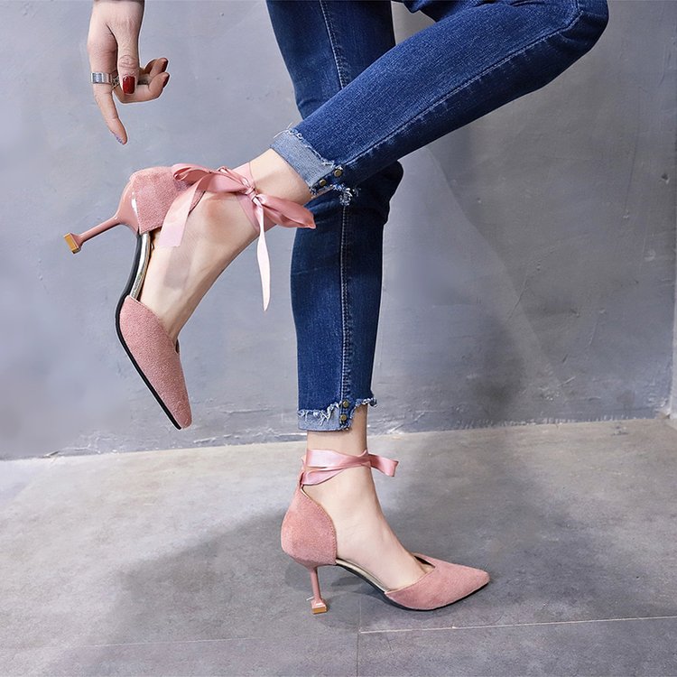 这是今年最美的丝袜套装,一眼就迷住了,搭高跟