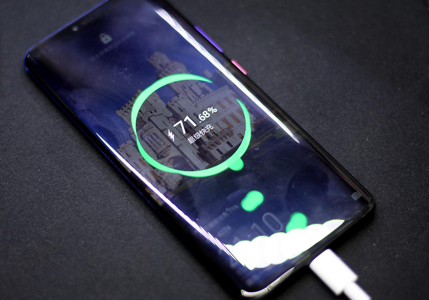 别被荣耀v20洗脑了,华为mate20才是机皇,强大