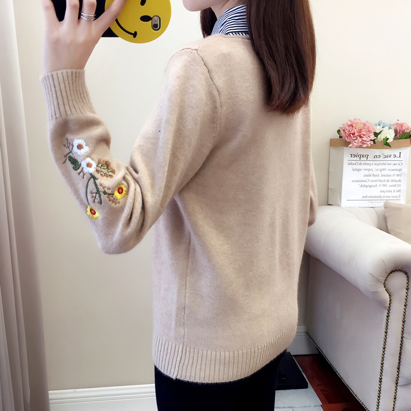 正月初一去拜年!假两件毛衣+烟囱裤,46岁小姨