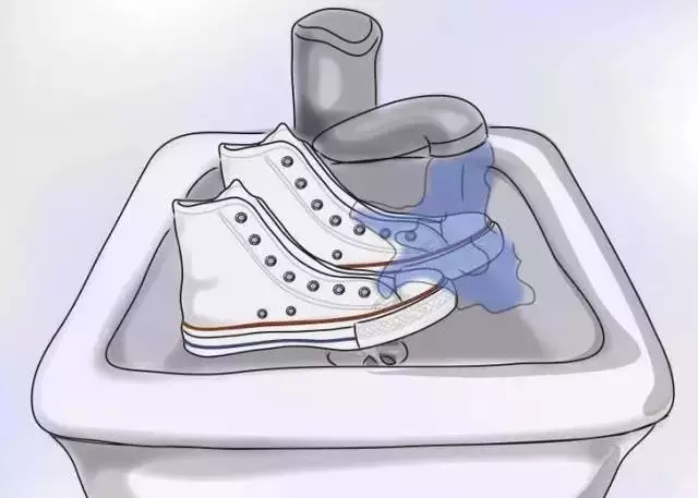 鞋总洗了还发黄,比没洗还脏?教你个清洁妙招,