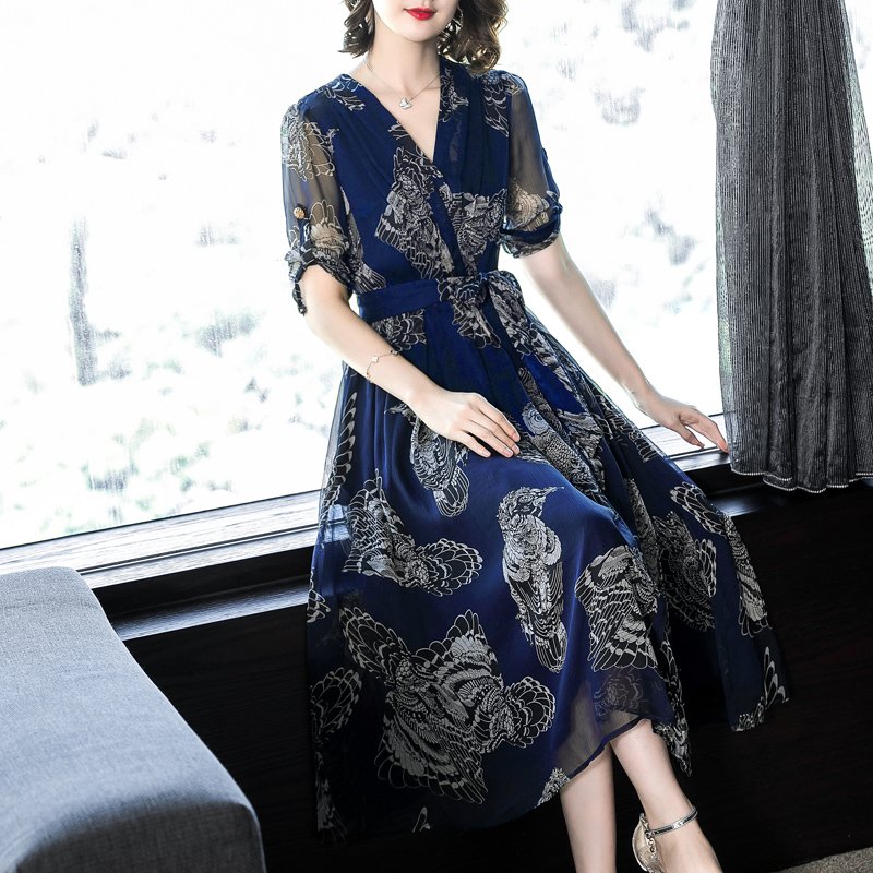 有一种裙,香云纱真丝裙,不差钱的话,推荐60后